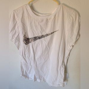 Nike Women’s animal print white alligator cheetah print activewear casual top